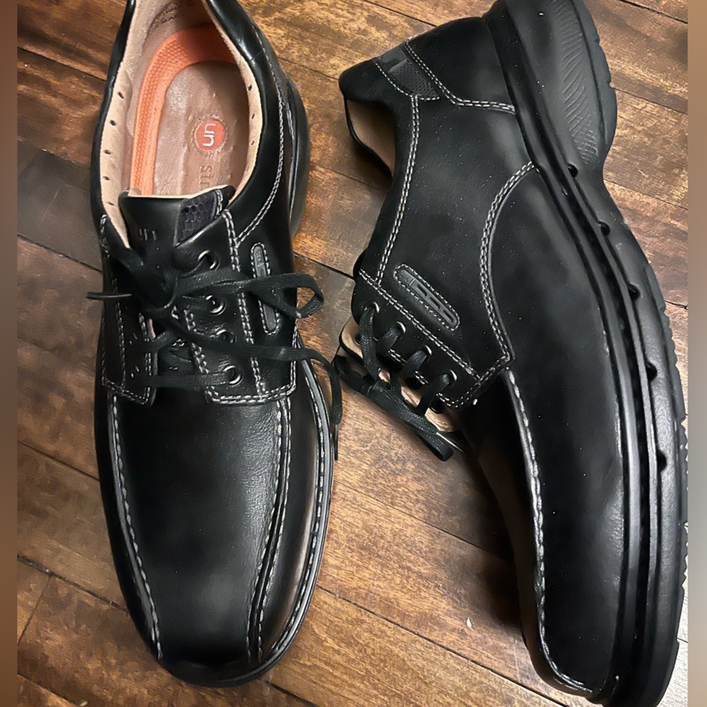 Men size 11 Clarks black comfortable dressy shoe